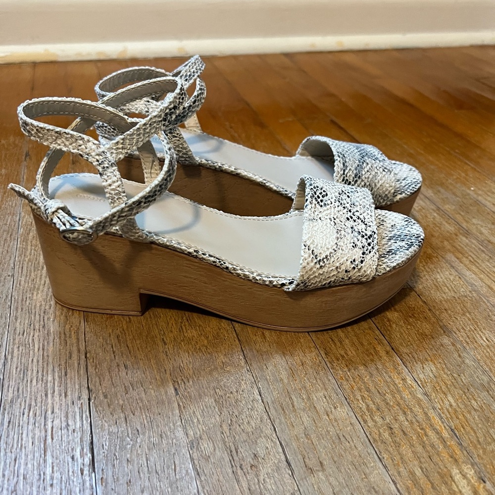 Oysho snake skin print platform sandal women’s size 38 (US 7.5)